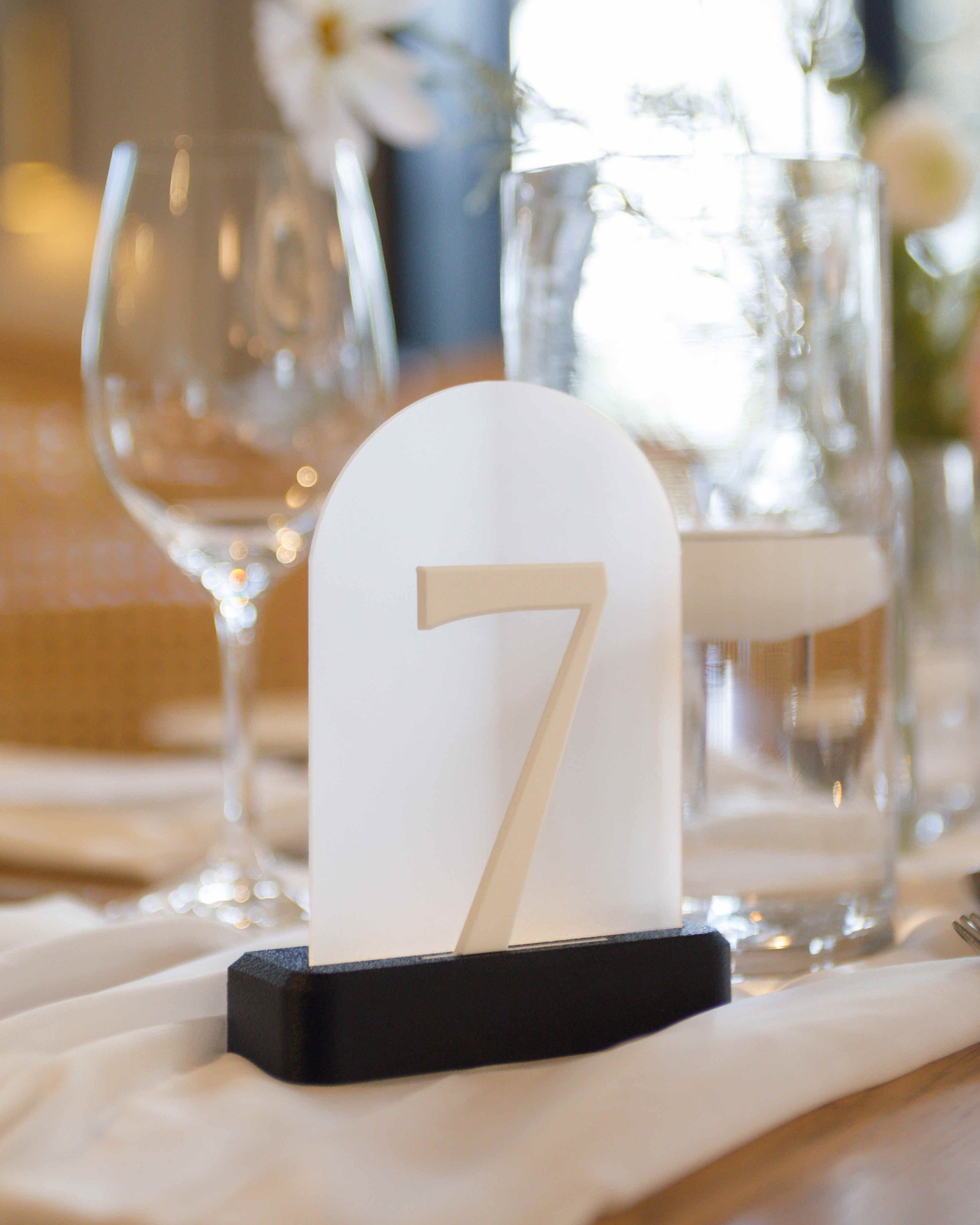 Numoré - Glowing Table Numbers